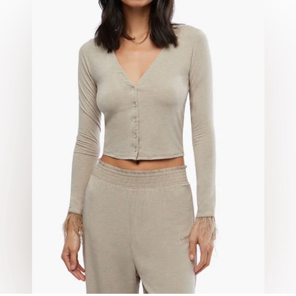 BRAND NEW NEVER WORN WeWoreWhat feater pajama set (pants and shirt inclu…